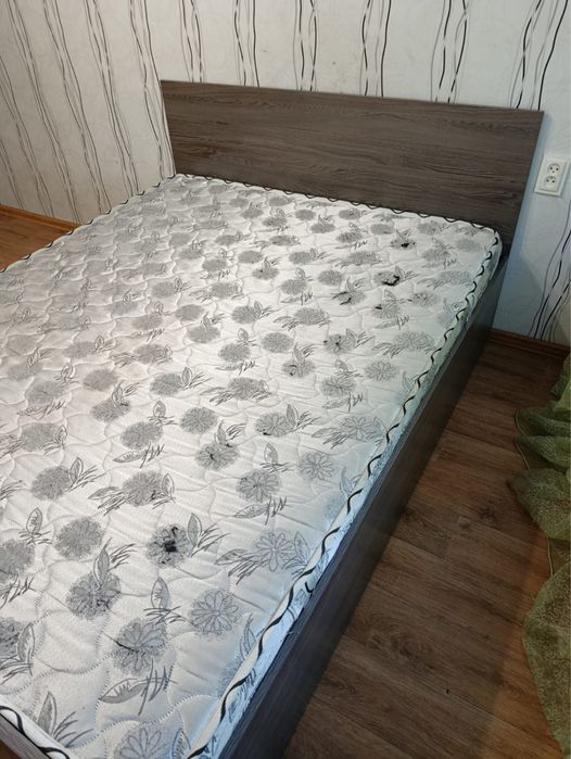 Кровать спальная