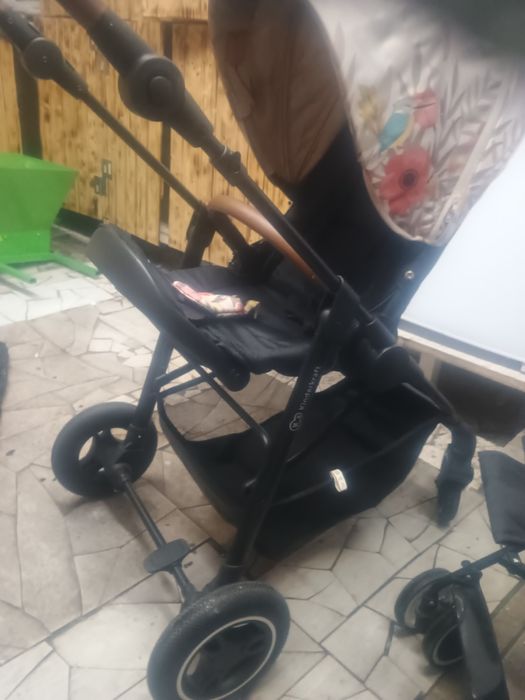 Vind carucioare pentru bebelusi