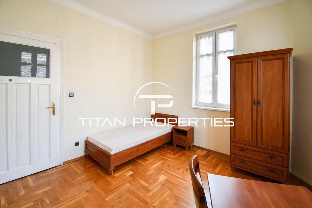 Четиристаен, под наем, Център - Докторски паметник