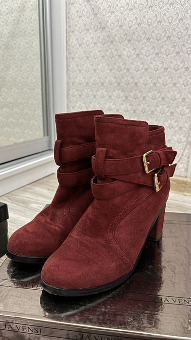 Продам ботинки