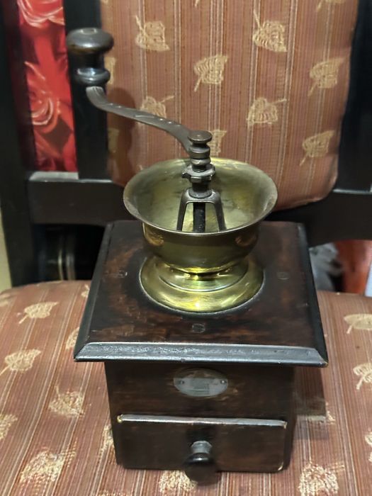 стара ретро мелница за кафе