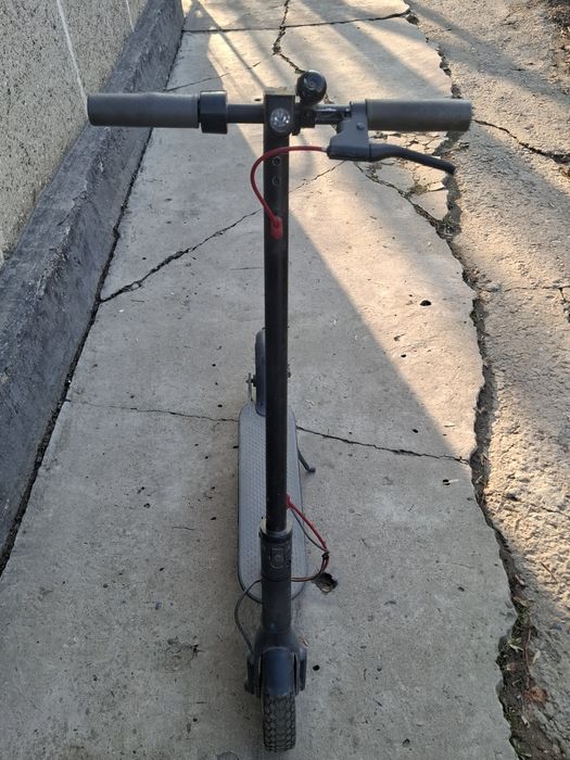 Продам электро самокат xiaomi M365