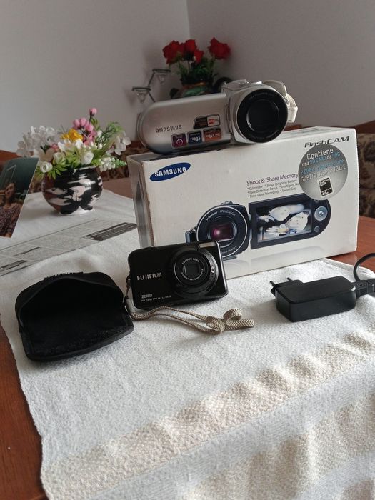 Vând camera video Samsung și că mă era foto Fujifilm