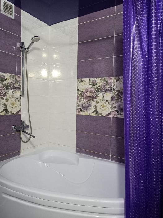 Люкс 1,5 Абая 5/ 2, Дворец спорта