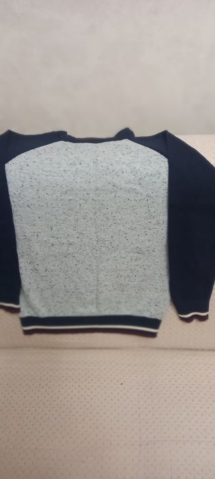 Продам свитер на мальчика