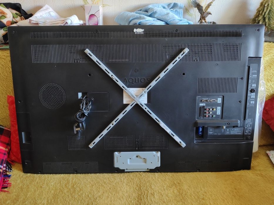 Sharp Quattron с работещ дисплей - за части