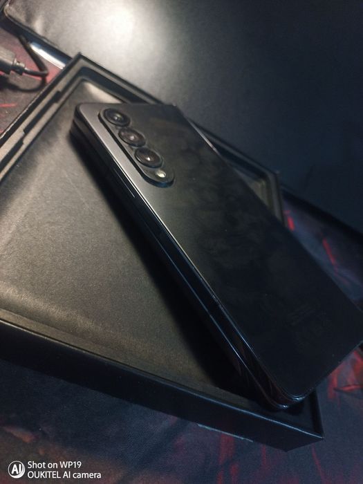 Samsung Galaxy Z Fold 4 512GB / 12GB RAM (jett black) + Много аксесоари