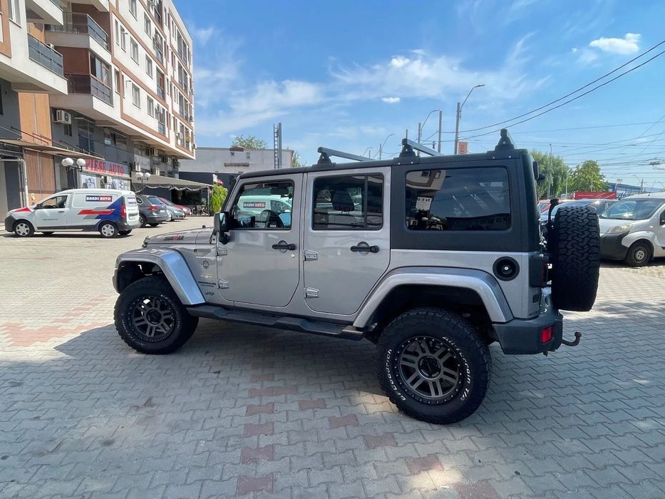 Jeep Wrangler Masina este perfect functionala. Pret 21000 Euro + TVA