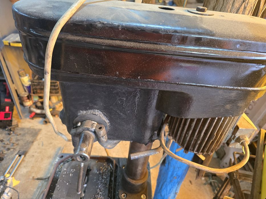 Vând bormasina funcțională sau schimb cu papusa mobila sn 320