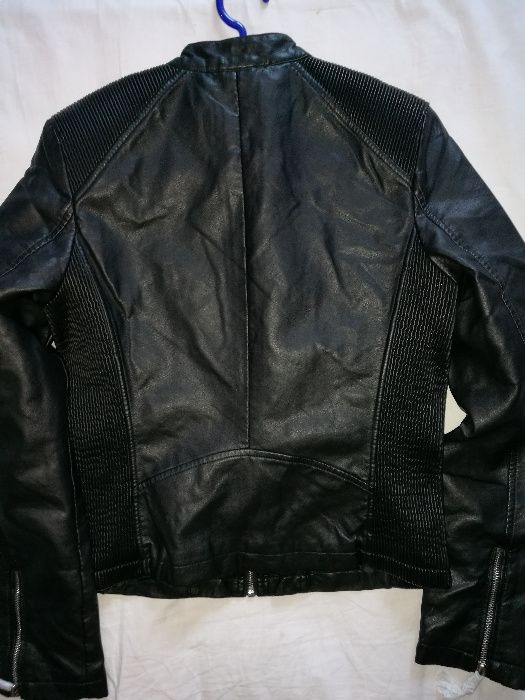 Продавам дамско кожено яке