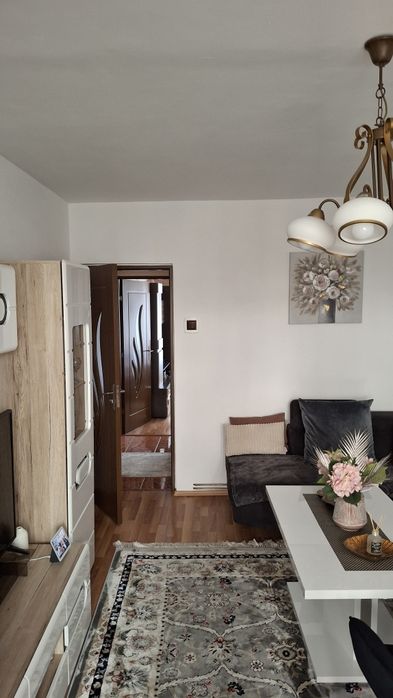 Apartament cu 2 camere schimb cu casa