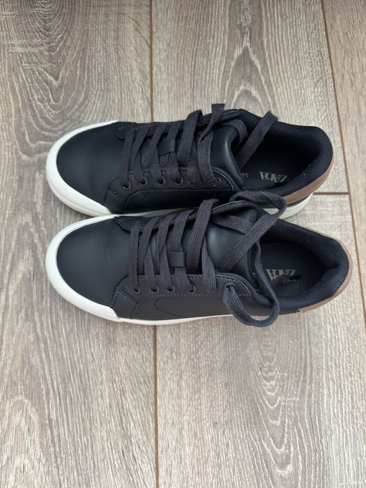 Продам детскую обувь