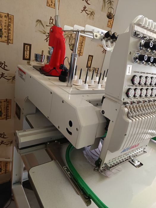 Mașina de brodat cu comanda program