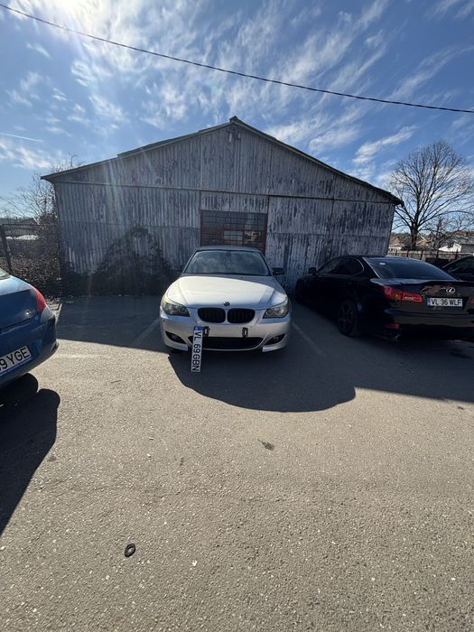 Vand sau schimb  E 60 520i