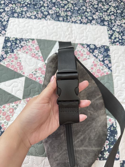 Сумка GUESS на плечо и на пояс