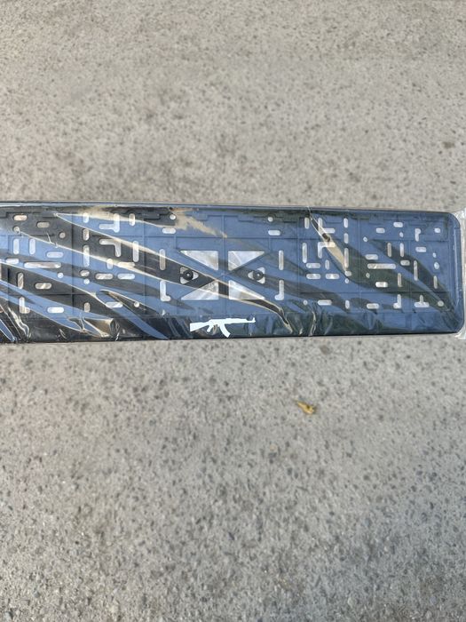 Продам номерные рамки 2шт.