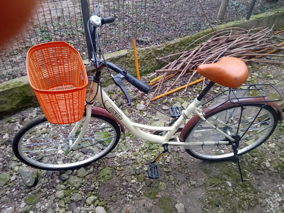 Vând bicicleta dama aproape noua
