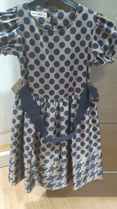 Продам детские  платьи