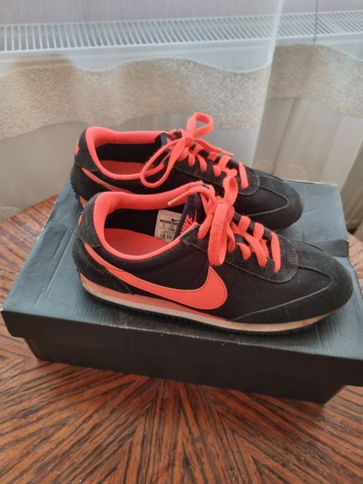 Pantofi sport Nike cu inserții de piele întoarsă, marime 36.5