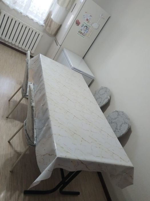 Продам стол в отличном состоянии. Город Актобе.