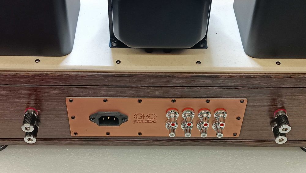 Само с поръчка! Лампов усилвател Queen Alpha 300B