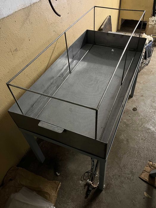 продавам пчеларско оборудване - центрофуга и вана за пчелни пити