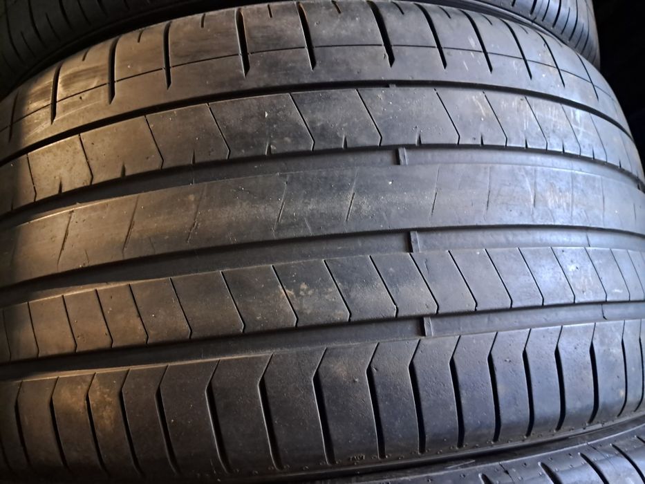 Anvelope second vara 285 35 R23/325 30 R23 Pirelli Lamborghini Urus