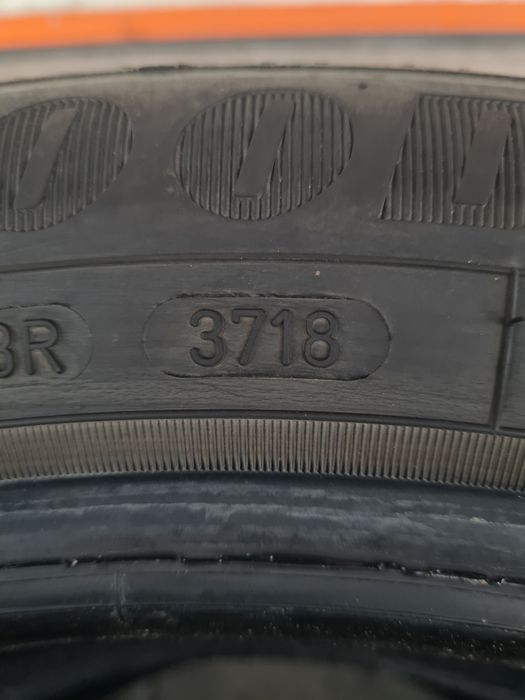 Летни гуми 2 броя GOODIEAR EfficientGrip 215 50 R17 дот 3718