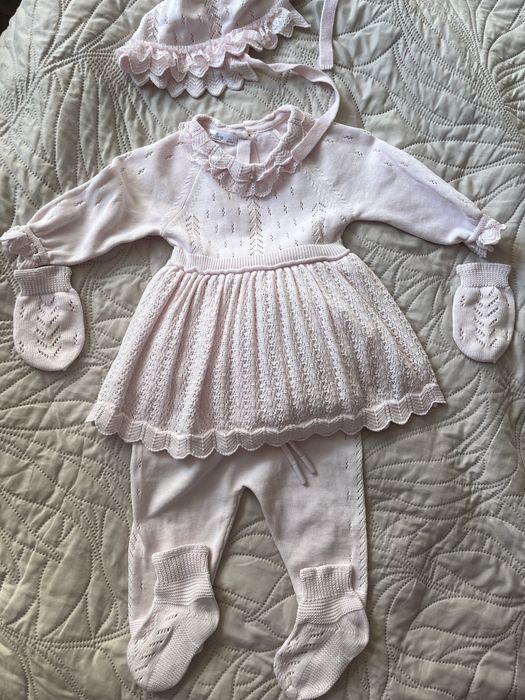 Продам набор на выписку для девочки