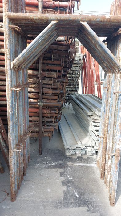 Vand loturi de schela metalica  si popi metali