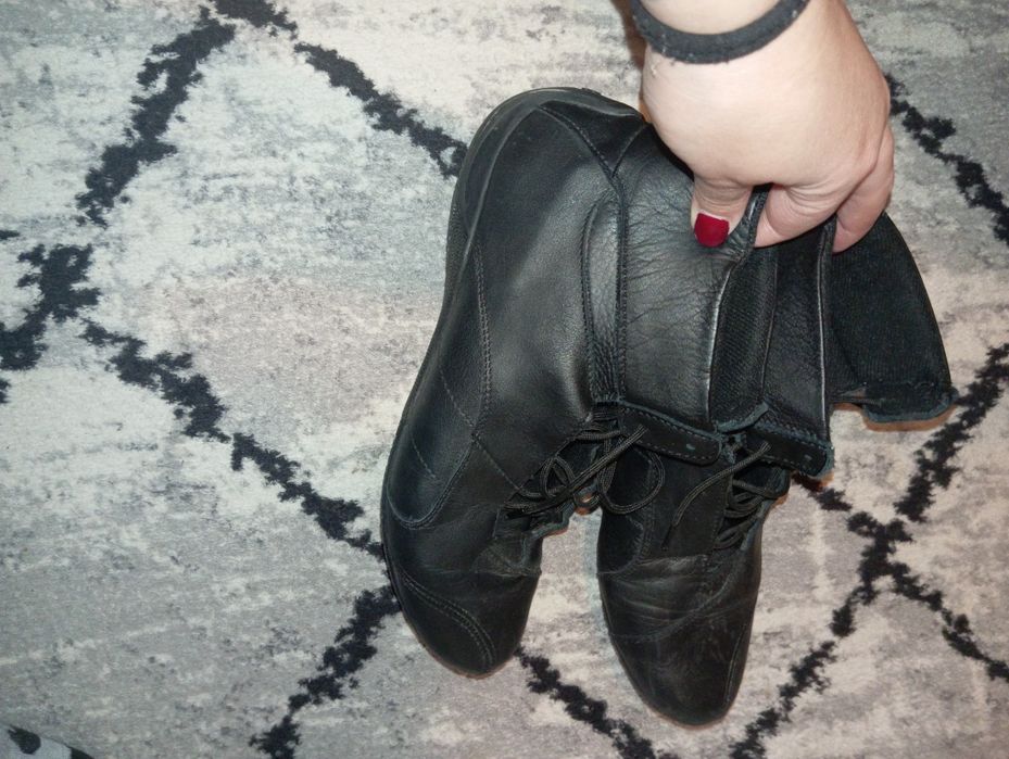 Черни кожени обувки