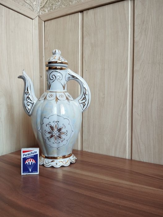 Продается фарфоровый кувшин, времён СССР