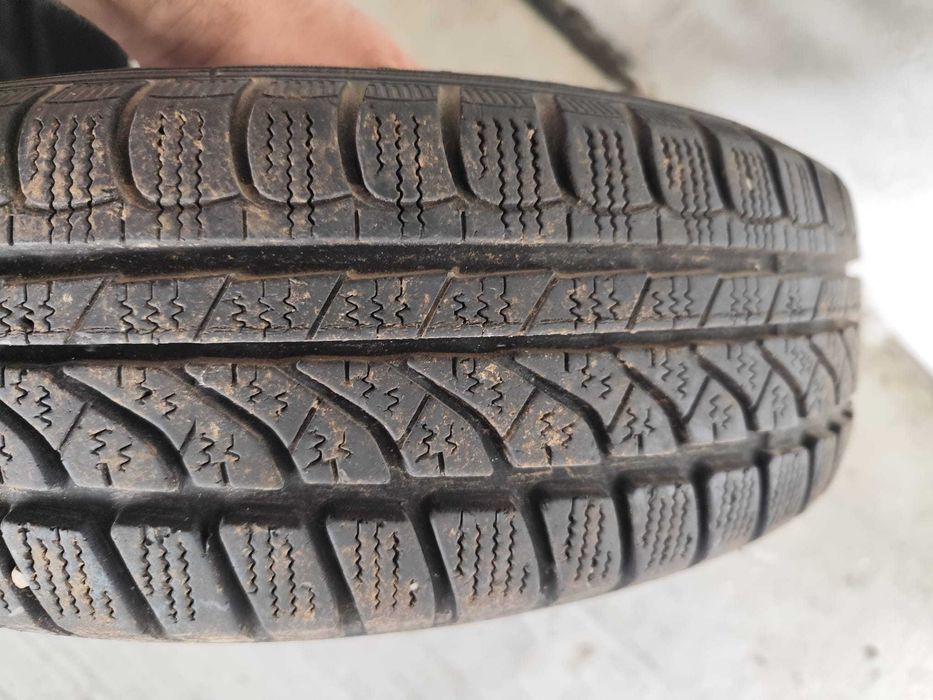 Vând 8 jante din aluminiu R14 si 8 cauciucuri, 4 Continental de vară și 4 Dunlop de iarna