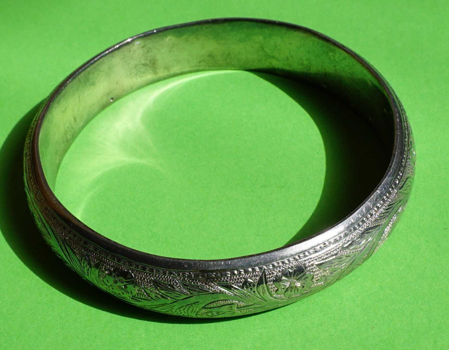 2 броя бижута - кехлибарено колие, гривна