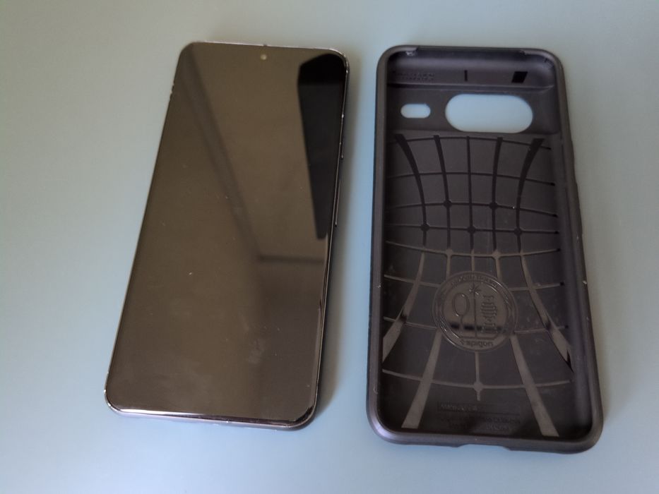 Google Pixel 8 128GB / 8GB RAM + Spigen кейс