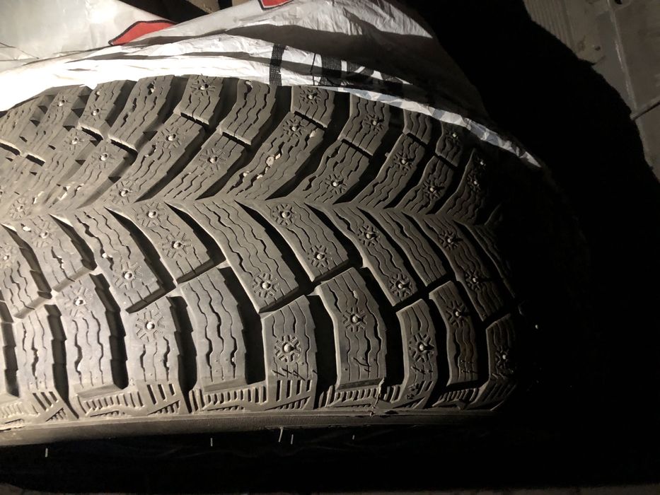 Продам зимнюю резину с дисками