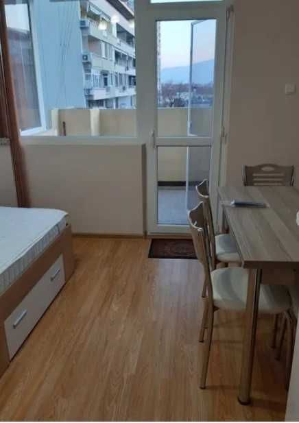 Дава се под наем Едностаен апартамент в Пловдив, Гагарин - 45 кв.м за 219.3 € - Снимка #1