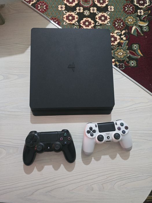 Play station 4 slim PS4 slim