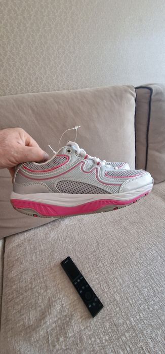 Кроссовки беговые.