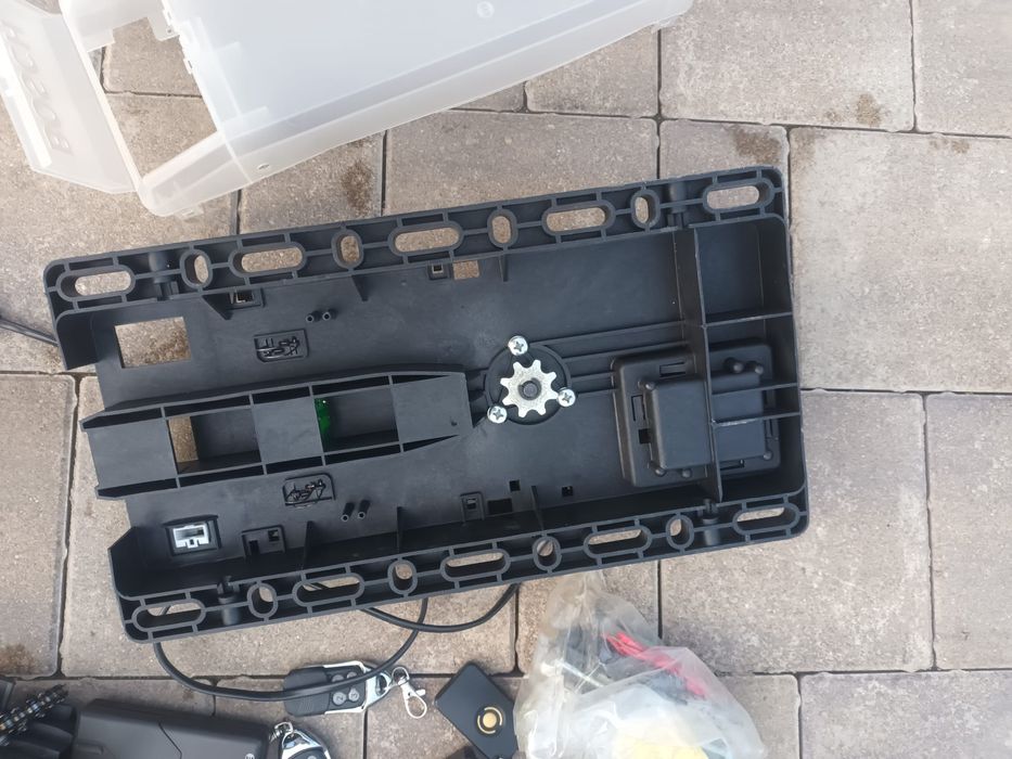 Motor ușa garaj Bosch,,incomplet!"