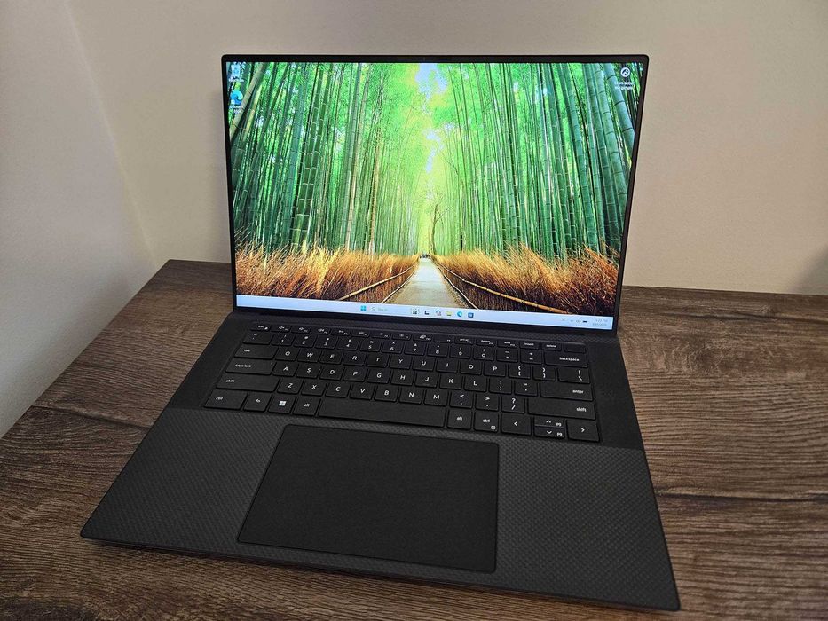 Лаптоп Dell XPS 15 9520 (2022) – i7 / RTX 3050 / 32GB / 2.5TB / 15"