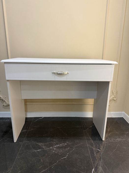 Столик в прихожку