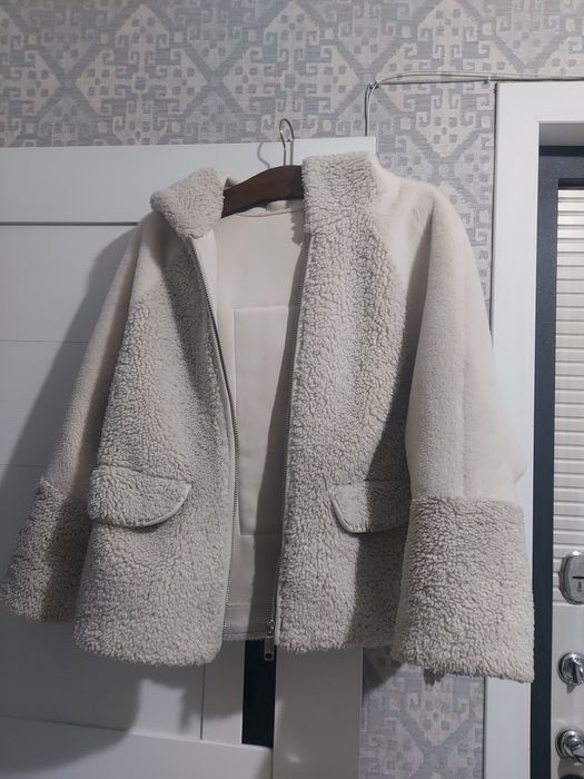 Продам куртку женскую