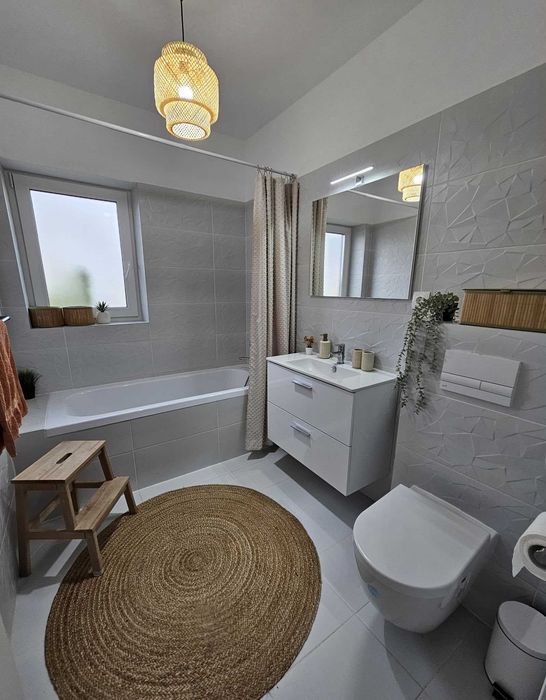 Apartament 2 camere, decomandat, curte proprie, 2 locuri de parcare