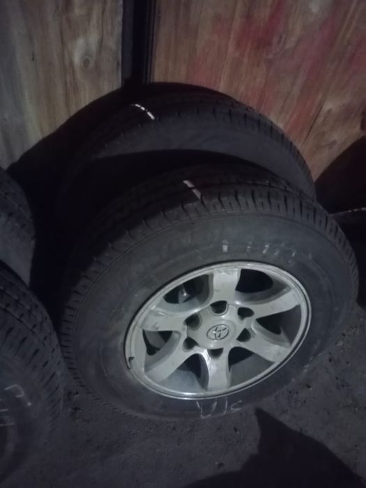 Продам комплект летних шин с дисками