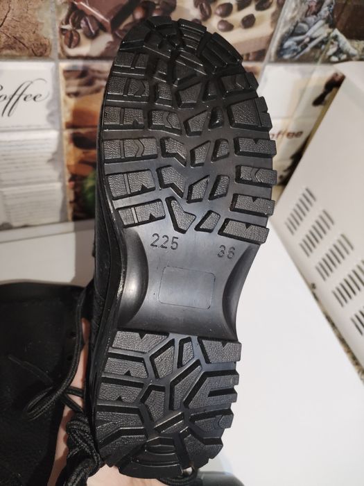 Продам зимние берцы 36р