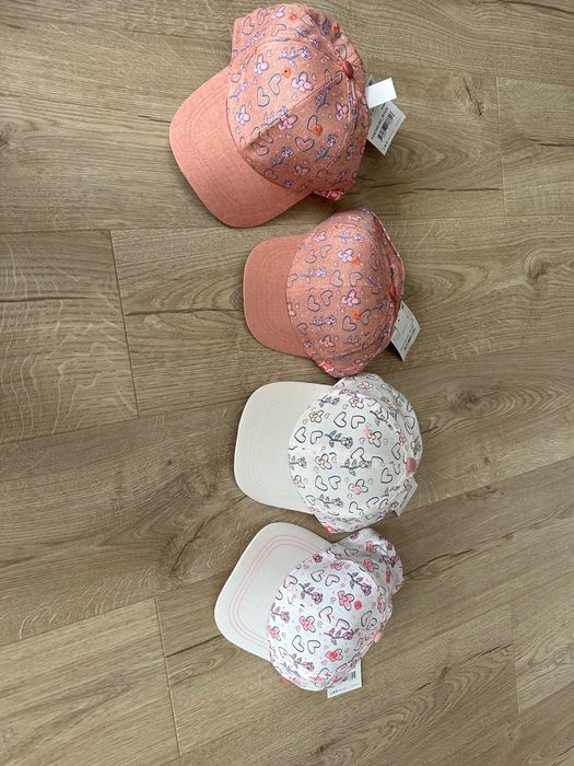 Шапки с козирка за момичета