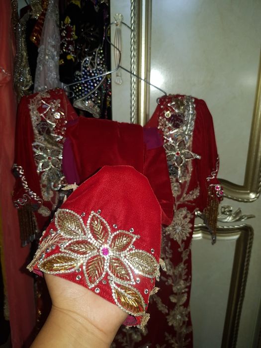 Kelin kuylak kamplekt vecherni toshli ko'ylak ukasheniy