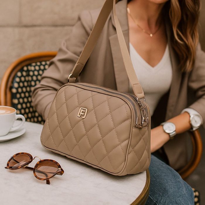 Капитонирана дамска чанта през рамо