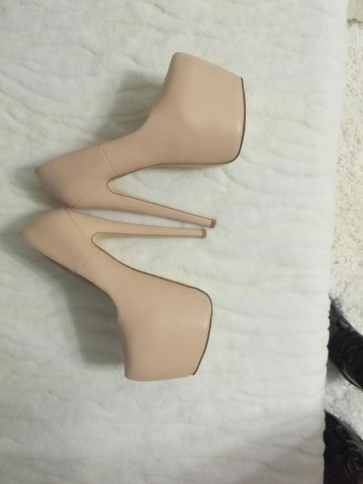 Pantofi cu toc si platforma bej